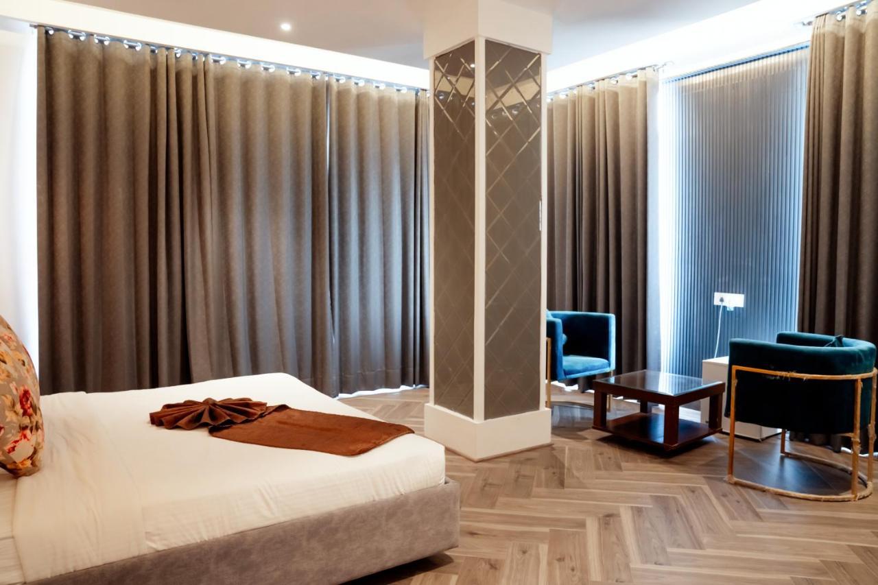 Redwood Resort Panchkula Ngoại thất bức ảnh