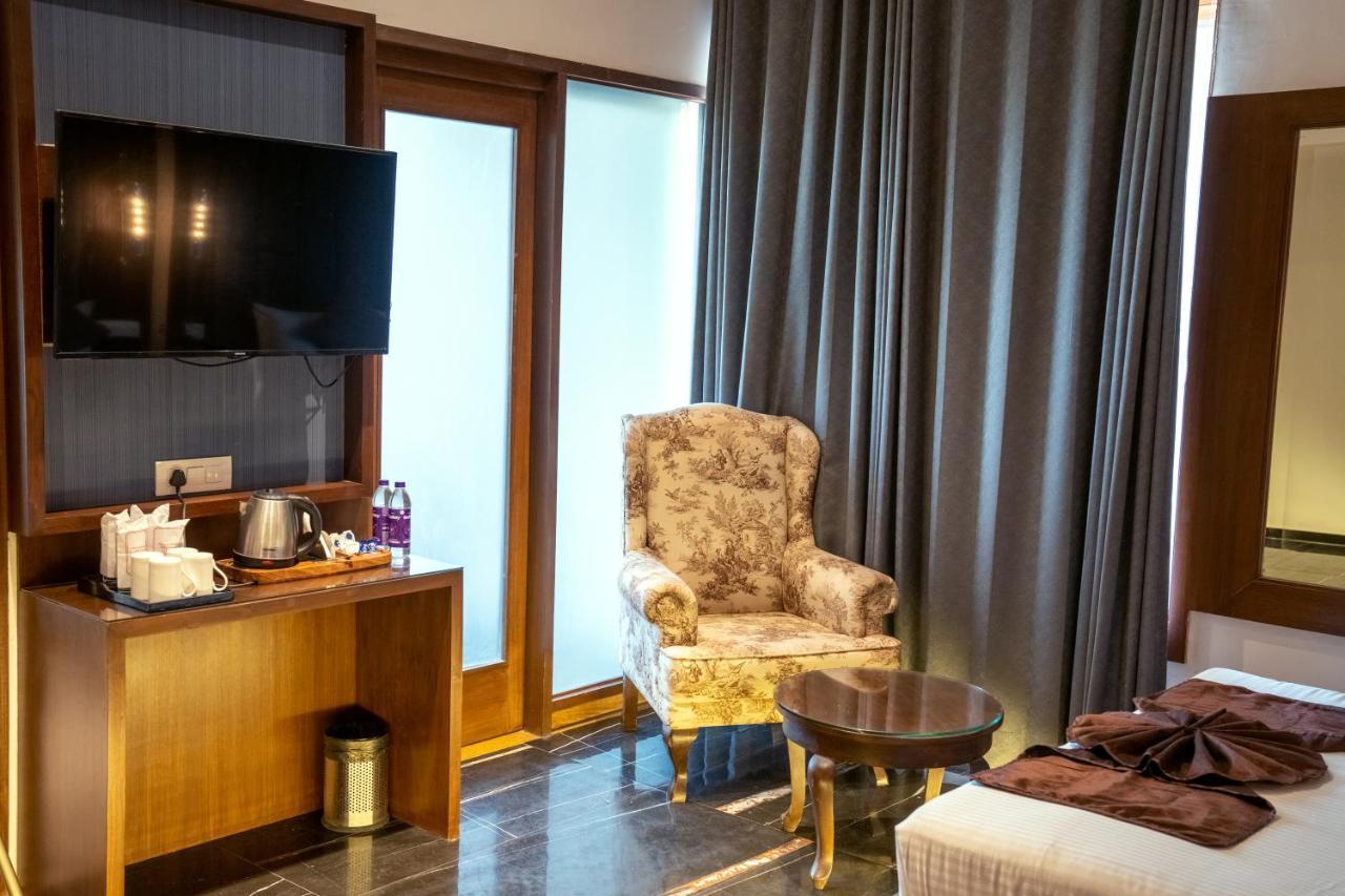 Redwood Resort Panchkula Ngoại thất bức ảnh