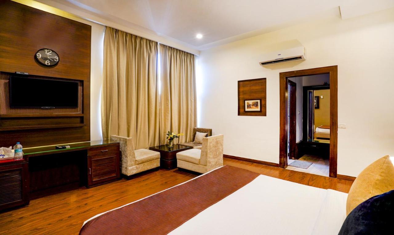 Redwood Resort Panchkula Ngoại thất bức ảnh