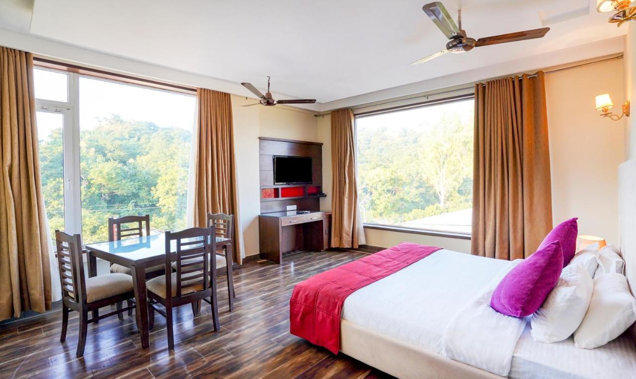 Redwood Resort Panchkula Ngoại thất bức ảnh